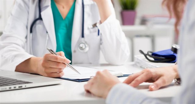 Archivo - Médico (imagen de archivo). 