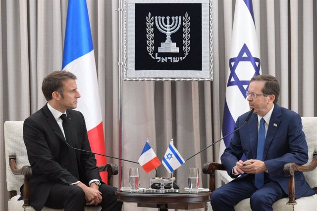 El president de França, Emmanuel Macron, i el seu homòleg israelià, Isaac Herzog