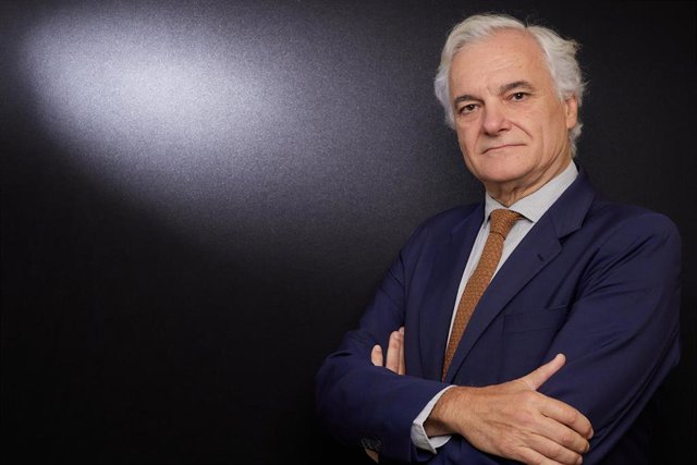 Archivo - El presidente de la Confederación Empresarial de Madrid-CEOE, posa para Europa Press tras una entrevista, a 30 de junio de 2023, en Madrid (España).