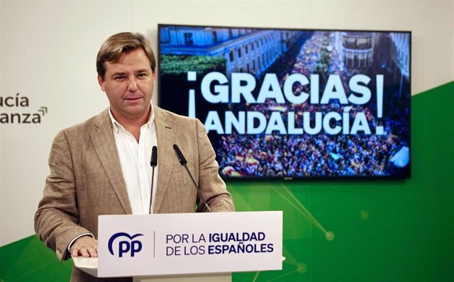 El secretario general del PP-A, Antonio Repullo, en rueda de prensa.