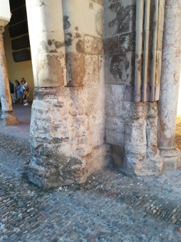 Estado actual del manchon de la galería del Patio de los Naranjos de la Mezquita-Catedral de Córdoba que se va a restaurar