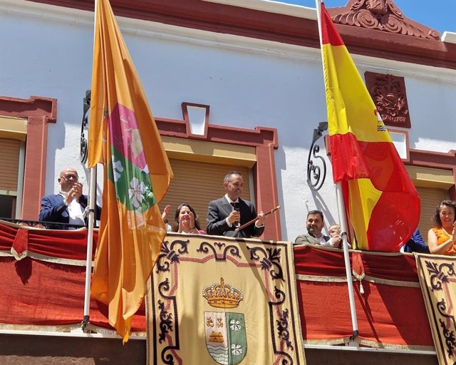 Archivo - El alcalde de Antas (Almería) , Pedro Ridao (PSOE), tras su investidura.
