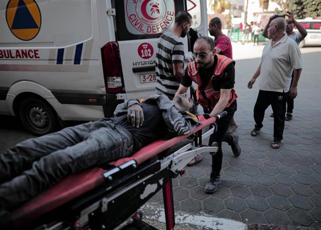 Un herido trasladado en ambulancia en la Franja de Gaza en una imagen de archivo
