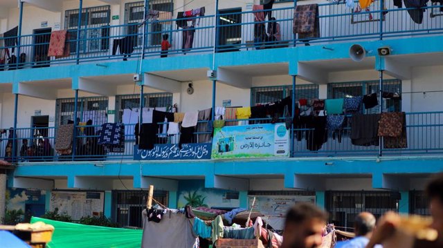 Desplazados palestinos en una escuela de la UNRWA en la Franja de Gaza