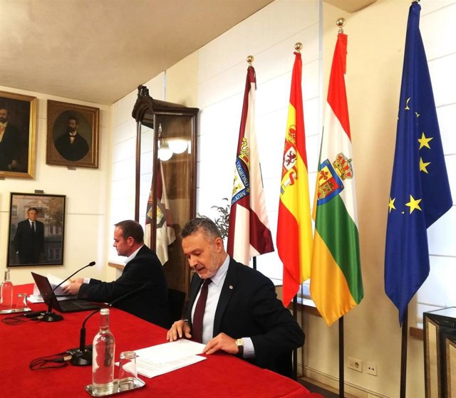 Escobar e Iglesias presentan los Presupuestos de Logroño para 2024