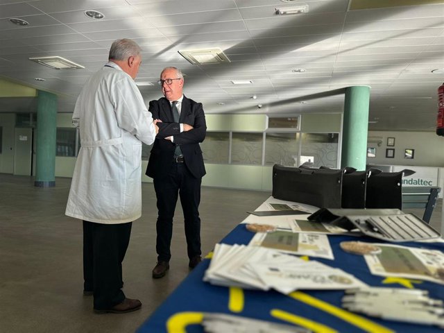 Jesús Estrella en su visita a Andaltec