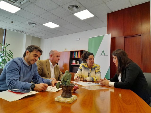 Reunión de la delegada de Empleo, Ana Mata, con responsables de Cruz Roja en Jaén