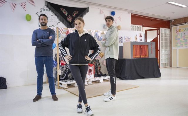 Archivo - Alumnos del IES Marismas de Los Palacios, reconocido por la difusión del flamenco. (Foto de archivo).