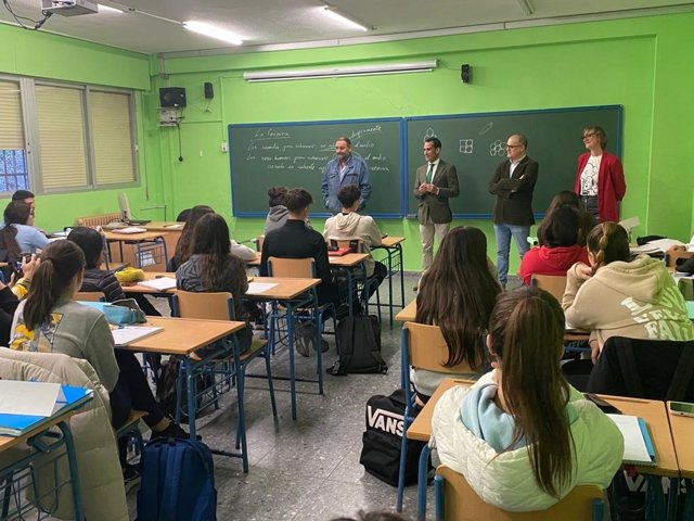 Visita al regreso de las clases presenciales en el IES Fuente de la Peña
