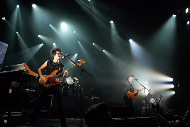 El grupo colombiano Morat durante su actuación en la Plaza de España, a 14 de noviembre de 2023, en Sevilla, (Andalucía, España). 