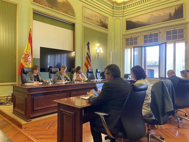 Comparecencia de la consellera de Presidencia y Administraciones Públicas, Antònia Maria Estarellas, en la Comisión de Presupuestos y Hacienda del Parlament.