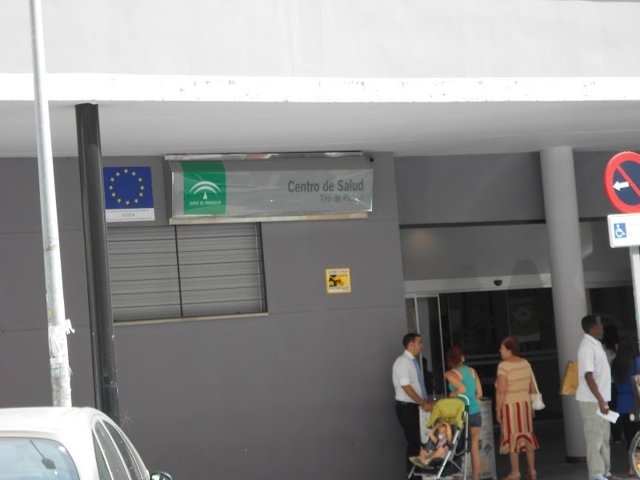 Archivo - Imagen de archivo de un centro de salud en Málaga.