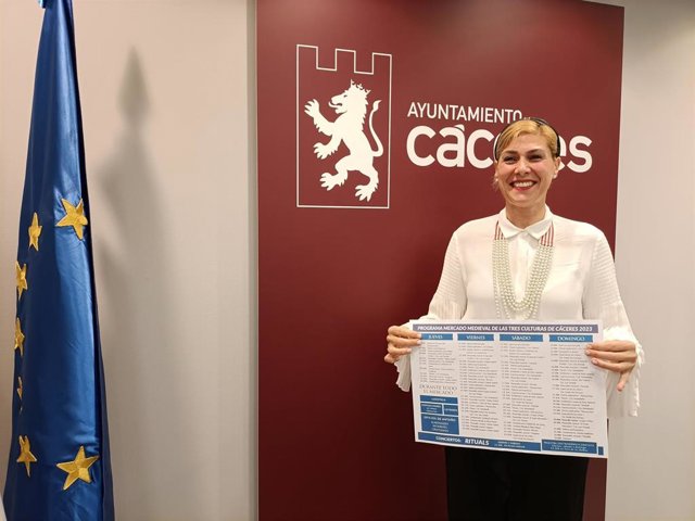 La concejala de Turismo, Raquel Preciados, en la rueda de prensa de presentación del XXII Mercado Medieval de Cáceres