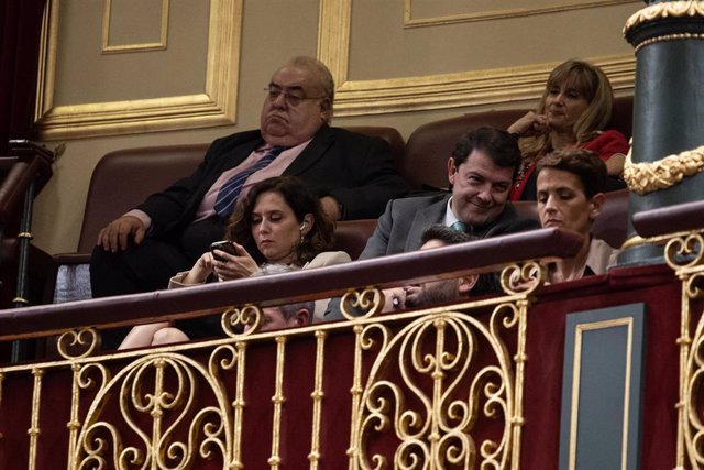 La presidenta de la Comunidad de Madrid, Isabel Díaz Ayuso, en la tribuna de invitados del Congreso 