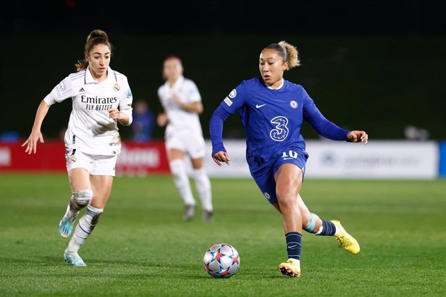 Archivo - Lauren James of Chelsea and Olga Carmona of Real Madrid in action during a UEFA Women Champions League match.