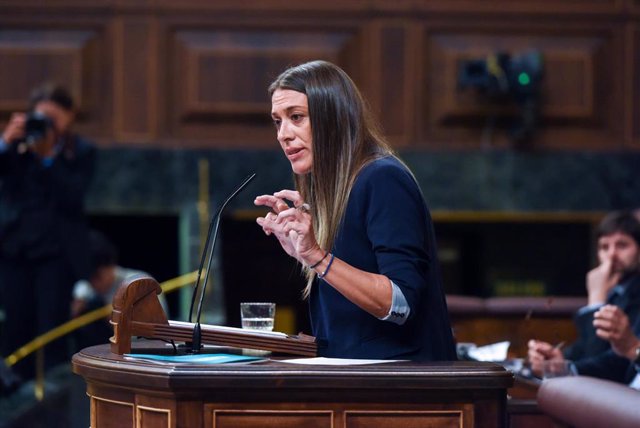 La diputada y portavoz de Junts, Miriam Nogueras, durante la primera sesión del debate de investidura de Pedro Sánchez como presidente de Gobierno, en el Congreso de los Diputados, a 15 de noviembre de 2023, en Madrid (España)