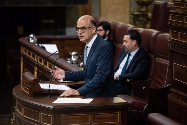 The deputy of the Unión del Pueblo Navarro (UPN) in Congress, Alberto Catalán, speaks during the second session of the investiture debate of Pedro Sánchez as President of the Government, in the Congress of Deputies, on November 16, 2023, in Madr