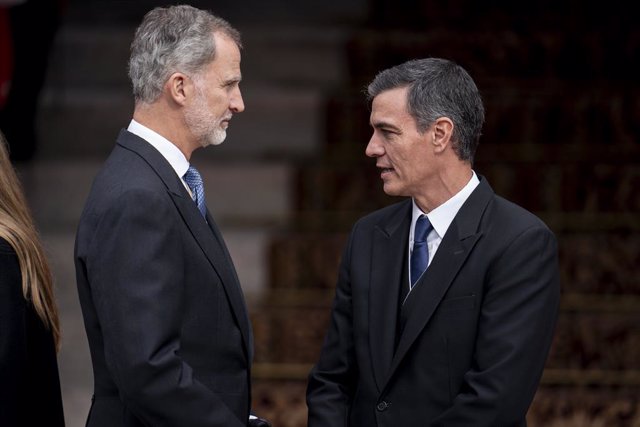 El rei Felip VI i el president del Govern central, Pedro Sánchez