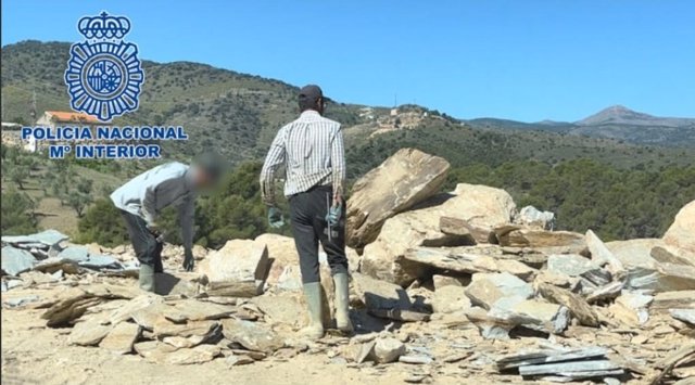 Trabajadores paquistaníes supuestamente explotados en una cantera de Macael (Almería).