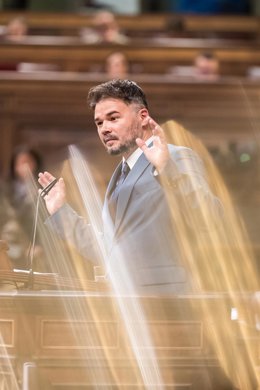 El portavoz de ERC en el Congreso, Gabriel Rufián, interviene durante la primera sesión del debate de investidura de Pedro Sánchez como presidente de Gobierno, en el Congreso de los Diputados, a 15 de noviembre de 2023, en Madrid (España). El Salón de Ple