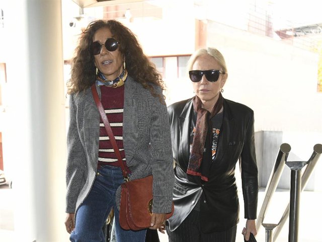 Rosario Flores y Mariola Orellana llegan al tanatorio, a 17 de noviembre de 2023, en Madrid (España).