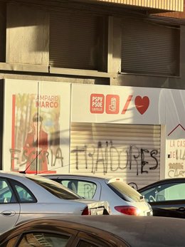 El PSPV denuncia la aparición de pintadas con las palabras 'traidores' y 'escoria' en la sede provincial
