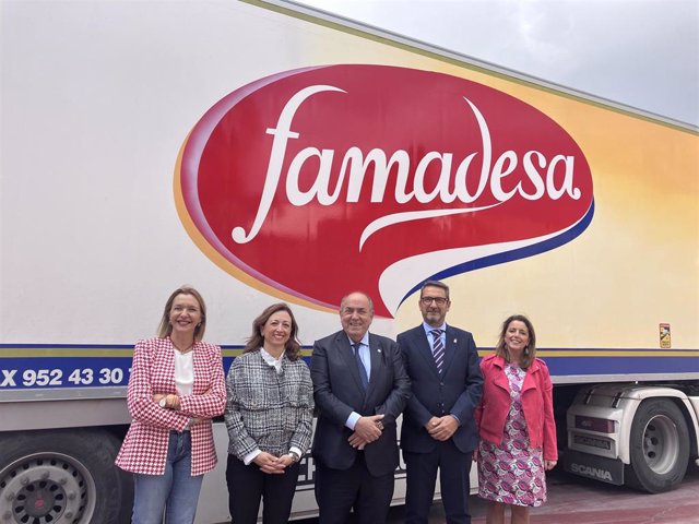 La delegada del Gobierno andaluz en Málaga, Patricia Navarro, visita la empresa Famadesa.