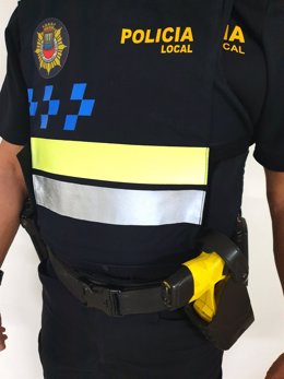 Archivo - Un policía local de Logroño