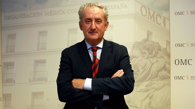 Archivo - El presidente del Consejo General de Colegios Oficiales de Médicos (CGCOM), Tomás Cobo.