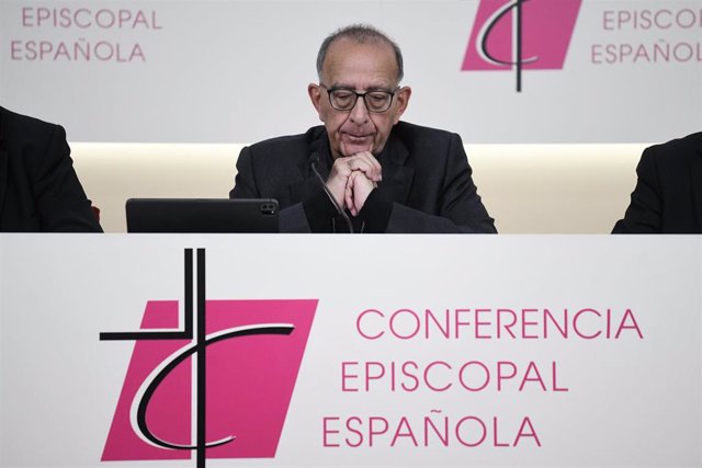 El presidente de la Conferencia Episcopal Española, Juan José Omella, durante una rueda de prensa tras la Asamblea Plenaria Extraordinaria de la Conferencia Episcopal Española, en la sede de la CEE, a 31 de octubre de 2023, en Madrid (España). La Conferen