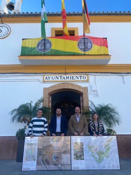 La Diputación de Cádiz entrega al Ayuntamiento de Algar el avance de su nuevo Plan Básico de Ordenación Municipal