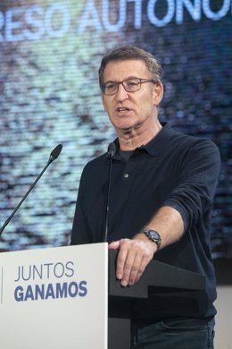 El presidente del Partido Popular, Alberto Núñez Feijóo, interviene durante la clausura del XVIII Congreso del PP de Asturias, en el Palacio de Exposiciones y Congresos, a 18 de noviembre de 2023, en Oviedo, Asturias (España). 
