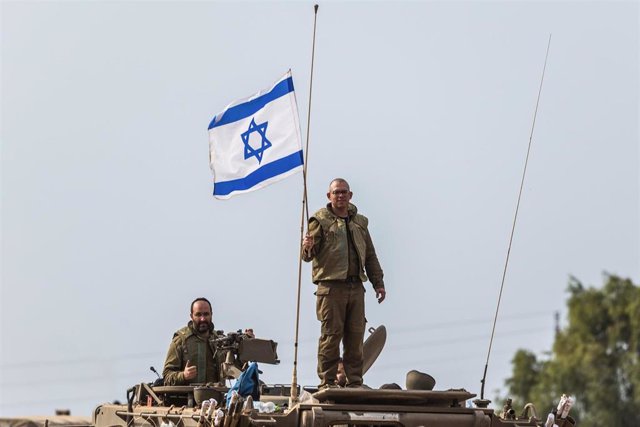 Archivo - Imagen de militares israelíes cerca de la frontrea con Gaza.