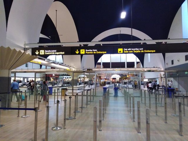 Archivo - Aeropuerto de Sevilla en una imagen de archivo.
