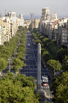 Archivo - Vista aèria del passeig de Gràcia de Barcelona