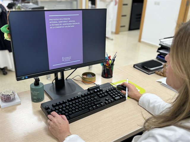 Trabajadora en el nuevo protocolo de agresiones