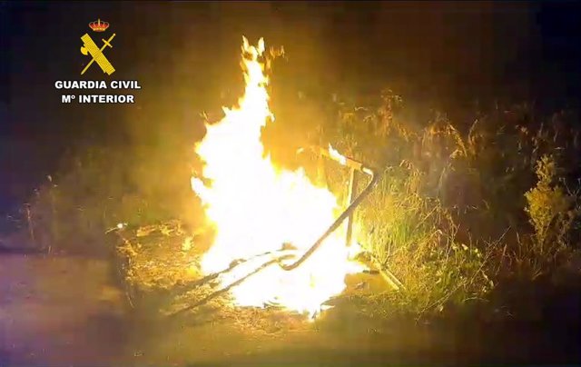 Rdo. Nota De Prensa Guardia Civil (Detenido Los Presuntos Autores De La Quema De 50 Contenedores De Basura)