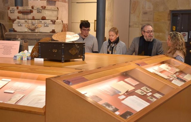 Inauguración de la exposición 'Destino: América' en el Archivo de Soria.