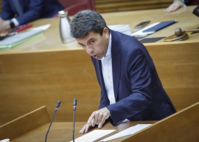 El 'president' Carlos Mazón en el pleno de Les Corts
