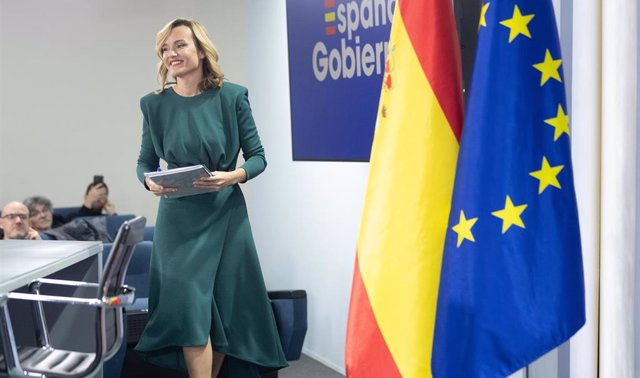 La portavoz del Gobierno y ministra de Educación, Formación Profesional y Deporte, Pilar Alegría, a su llegada a una rueda de prensa en el Palacio de la Moncloa, a 22 de noviembre de 2023, en Madrid (España).