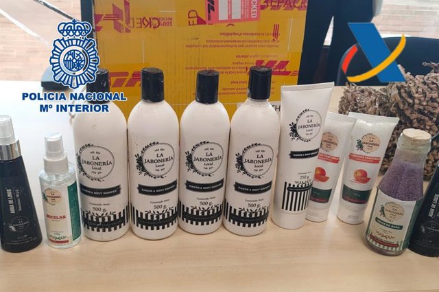 La cocaína iba oculta en botes de gel