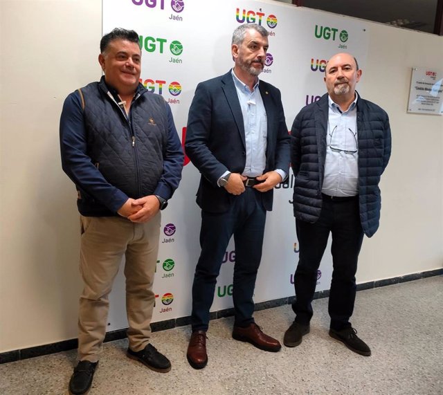 Oskar Martín (c), junto a responsables de UGT en Andalucía y Jaén.