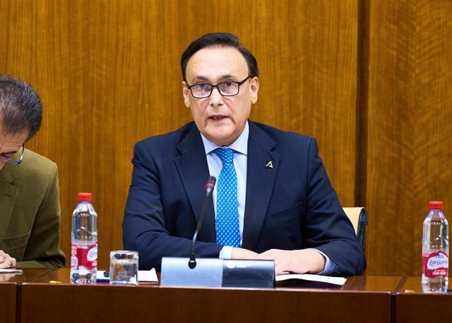 El consejero de Universidad, Investigacion e Innovación, Jose Carlos Gómez Villamandos.