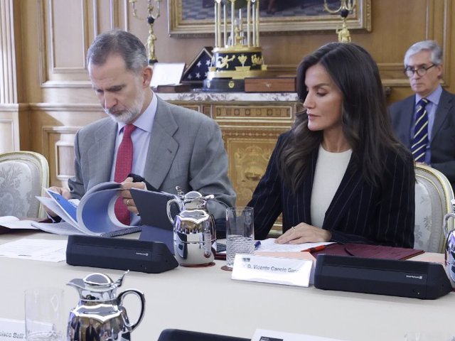 Don Felipe y Doña Letizia han presisido una reunión con la Comisión de la Fundación Princesa de Girona