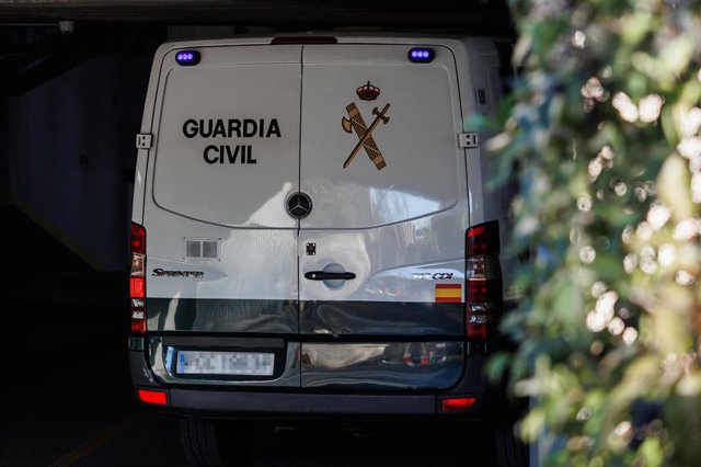 Archivo - Un furgón a su llegada a la Audiencia Provincial de Madrid donde se está celebrando un juicio contra cuatro personas por varias agresiones a machetazos contra integrantes de la banda rival, en la Audiencia Provincial de Madrid, a 22 de febrero d