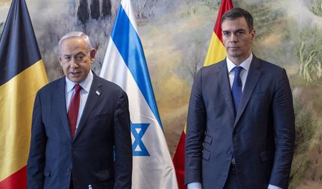 (I-D) El primer ministro belga, Alexander de Croo; el primer ministro del Estado de Israel, Benjamin Netanyahu, y el presidente del Gobierno, Pedro Sánchez, durante un encuentro en La Knéset, a 23 de noviembre de 2023, en Jerusalén (Israel). 