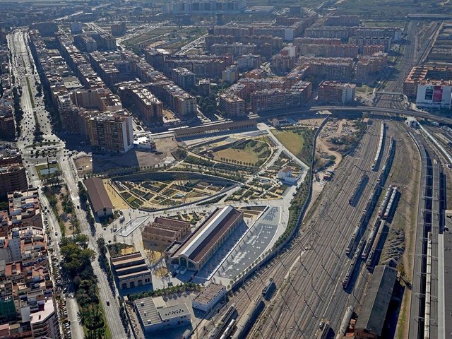 Archivo - Imagen de archivo de los terrenos del Parque Central de València y del futuro canal de acceso ferroviario. 