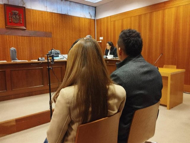 El matrimonio que ha sido finalmente absuelto del supuesto maltratado infligido a sus dos hijos menores de edad.