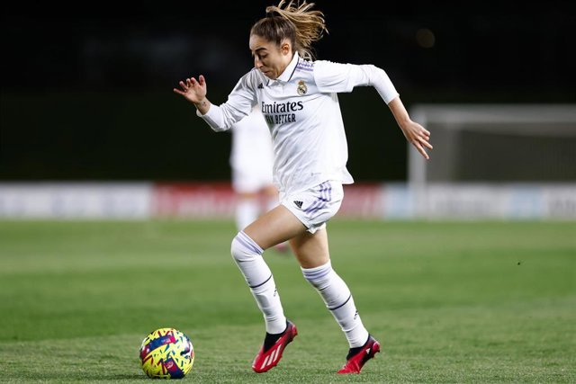 Archivo - Olga Carmona, durante un partido con el Real Madrid.