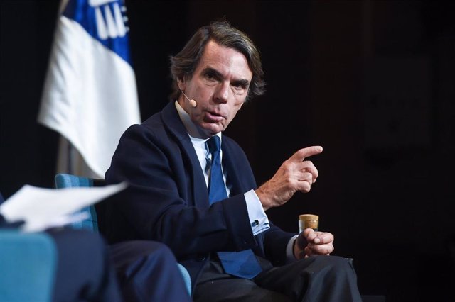 El expresidente del Gobierno José María Aznar durante un coloquio en la inauguración del Máster de Acción Política del Instituto de Estudios Atlánticos y la Universidad Francisco de Vitoria, a 2 de noviembre de 2023